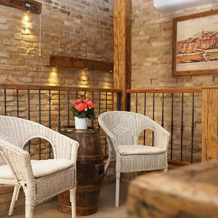 Il Castello Affittacamere Guest house Montecosaro (Marche)