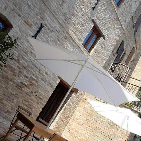 Il Castello Affittacamere Montecosaro (Marche)